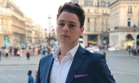 Con trai tỉ phú Nga ở nhà thuê, đi tàu điện ngầm