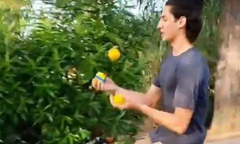 Chàng trai 9x khiến nhiều người kinh ngạc với tài giải rubik 'thần sầu'
