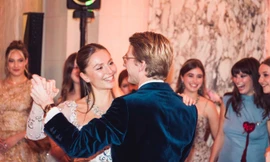 Những ái nữ nhà tài phiệt trong vũ hội của giới siêu giàu