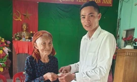 Tấm lòng cụ bà 102 tuổi ở Quảng Bình gửi đồng bào bão lũ miền Bắc 
