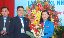 Trung ương Đoàn tặng hoa chúc mừng