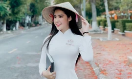 Hot girl được báo Trung khen ngợi đẹp dịu dàng mùa chia tay mái trường