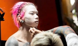 Ngồi hàng giờ, chi tiền triệu hóa trang, vẽ mặt kỳ dị đón Halloween