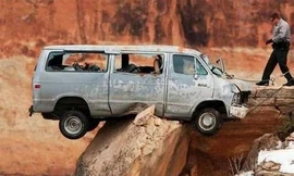 Những tai nạn xe hơi hi hữu nhất quả đất