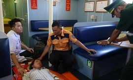 Trung tâm Phối hợp tìm kiếm cứu nạn hàng hải khu vực II Đà Nẵng (Danang MRCC) cho biết vừa cấp cứu thành công một ngư dân bị viêm ruột thừa cấp, nguy kịch trên biển