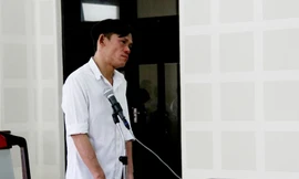 Bị cáo Quách Thanh Hải tại phiên tòa sơ thẩm sáng 27/3. Dù được cho tại ngoại để điều trị HIV, bị cáo vẫn tiếp tục buôn bán ma túy trái phép