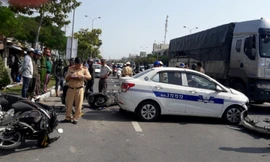 Vụ tai nạn liên hoàn giữa xe taxi, xe tải đầu kéo và 4 xe máy khiến 5 người bị thương