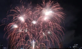 Người Mỹ kể câu chuyện thời gian bằng 6000 quả pháo hoa trên sông Hàn