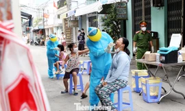 Các thí sinh dự thi tốt nghiệp THPT năm 2020 đợt 2 tại Hội đồng thi TP Đà Nẵng sẽ được lấy mẫu xét nghiệm SARS-CoV-2 vào ngày 31/8, thay vì ngày 1/9 như thông báo trước đó. Ảnh: Giang Thanh