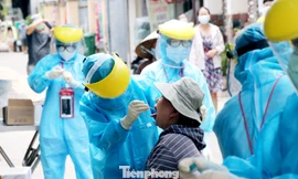 Trước ngày diễn ra Kỳ thi tốt nghiệp THPT năm 2020 đợt 2, toàn bộ các thí sinh tại Đà Nẵng sẽ được lấy mẫu xét nghiệm SARS-CoV-2 vào ngày 1/9 tại các điểm thi. Ảnh: Giang Thanh