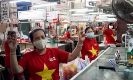 Tiểu thương Đà Nẵng: "Đà Nẵng ơi, cố lên!" - ảnh Giang Thanh 