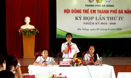 Kỳ họp lần thứ IV Hội đồng trẻ em TP Đà Nẵng diễn ra dưới sự chủ trì của em Dương Nhật Khánh (Chủ tịch), Ngô Châu Bảo Khanh (Phó Chủ tịch) và Võ Lê Thục Anh (Phó Chủ tịch). Ảnh: Giang Thanh