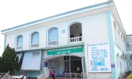 Nữ hộ lý của TT Y tế quận Thanh Khê trả lời máy siêu âm bị hỏng khiến thai phụ đến cấp cứu phải chuyển sang cơ sở khác