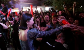 Bích Phương, Justa Tee 'cháy' cùng tân sinh viên Đà Nẵng