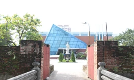 Đà Nẵng sẽ đầu tư 98 tỷ đồng để thực hiện giai đoạn 1 dự án "Tu bổ, phục hồi và tôn tạo Di tích Thành Điện Hải". Theo đó, sẽ tiến hành giải tỏa các hộ dân sống trong khu vực di tích, đồng thời, di dời Bảo tàng Đà Nẵng ra khỏi khu vực di tích Thành Điện H