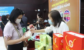 Đây là lần đầu Đà Nẵng trao giấy chứng nhận cho các sản phẩm OCOP. Đợt này, có 18 sản phẩm được công nhận sản phẩm OCOP cấp thành phố, gồm 7 sản phẩm được công nhận và phân hạng 4 sao; 11 sản phẩm OCOP phân hạng 3 sao