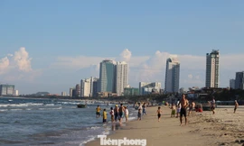 Kể từ ngày 26/7, Đà Nẵng sẽ tạm dừng tổ chức đón, phục vụ khách du lịch trong vòng 14 ngày cho đến khi có thông báo mới vì diễn biến phức tạp của dịch bệnh COVID – 19 ở địa phương này