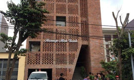 Nữ nhân viên được phát hiện chết bên cạnh người yêu đang nguy kịch trong quán massage