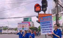 Thành Đoàn kêu gọi toàn thể đoàn viên thanh niên nâng cao ý thức, nghiêm chỉnh chấp hành quy định về ATGT, mỗi đoàn viên thanh niên phải là một tấm gương về văn hóa giao thông