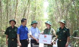 Bí thư thường trực TƯ Đoàn Nguyễn Anh Tuấn đã thăm và tặng quà các chiến sĩ tình nguyện trong Chiến dịch Thanh niên Tình nguyện hè năm 2020 đang thực hiện công tác dân vận trên địa bàn huyện Hòa Vang (Đà Nẵng)