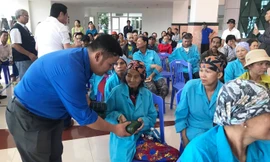 Dịp Tết Nguyên đán Canh Tý 2020, Thành đoàn Đà Nẵng trao hơn 2000 bánh chưng cho các bệnh nhân, công nhân và các hộ có hoàn cảnh khó khăn trên địa bàn