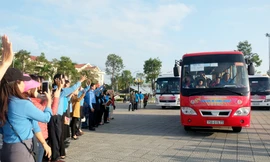 Năm nay, LĐLĐ TP Đà Nẵng tổ chức 62 "Chuyến xe Công đoàn" đưa khoảng 2500 công nhân, người lao động về quê ăn Tết