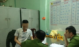 Phóng viên Hứa Vĩnh Nhân viết tường trình vụ việc tại Công an phường Thạch Thang