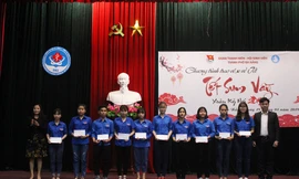 Thành đoàn Đà Nẵng trao 400 vé xe Tết cho sinh viên, công nhân