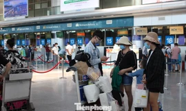 Sẽ có 7 chuyến bay (từ ngày 12/8 đến ngày 14/8) để đưa 1.453 khách du lịch kẹt lại Đà Nẵng trở về Hà Nội và TP Hồ Chí Minh theo nguyện vọng. Ảnh: Giang Thanh