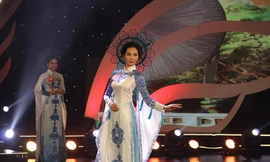 Thí sinh Hoa khôi Sinh viên Việt Nam tinh khôi trong tà áo dài