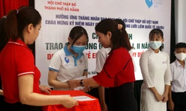 Hội Chữ thập đỏ thành phố Đà Nẵng tổ chức Chương trình trao học bổng năm 2020 cho 58 em là học sinh, sinh viên có hoàn cảnh khó khăn trên địa bàn thành phố Đà Nẵng