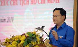 Ông Phan Thanh Bình, Chủ nhiệm Ủy ban văn hóa, giáo dục thanh niên, thiếu niên và nhi đồng cùng nhiều đại biểu cho rằng dự thảo Luật Thanh niên đang lặp lại những quy định của các Luật khác, chưa mang tính đặc thù với đối tượng thanh niên