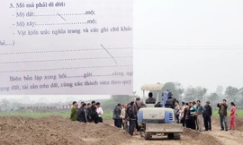 Mâu thuẫn trong lời khai có mộ của các hộ dân?