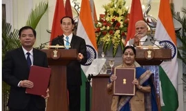 Chủ tịch nước Trần Đại Quang và Thủ tướng Narendra Modi chứng kiến lễ ký kết các văn kiện hợp tác song phương ngày 3/3. Ảnh: MEA