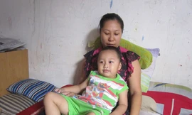 Mẹ trẻ mầm non bị bạo hành nghỉ việc chăm con