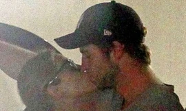 Vừa chia tay Miley, Liam thản nhiên ‘khóa môi’ bồ mới