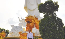 Tượng Phật Bà lồng lộng trên đồi cao