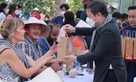 TP.HCM đón đoàn khách quốc tế lớn nhất từ khi mở cửa du lịch