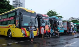 Giá xăng dầu tăng kỷ lục: Doanh nghiệp vận tải chưa kịp 'ngoi' lên đã tiếp tục 'chìm'