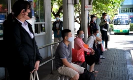 Xe buýt hút khách khi giá xăng vẫn “neo” ở mức cao