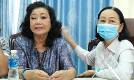 NSND Kim Cương bật khóc khi chia sẻ về trẻ mồ côi vì COVID-19