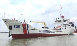 Cảnh sát biển cấp cứu ngư dân gặp nạn ngoài khơi