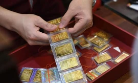 Giá vàng giảm xuống mức thấp nhất 1 tháng qua