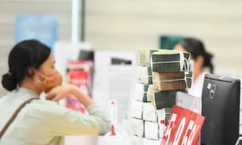 Ngoài việc tiền ‘đẻ’ ra tiền, lý do gì người Việt thích gửi tiết kiệm? 