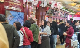 Giá tăng vù vù, dân đổ xô mua bán, nhà vàng phải phát phiếu 