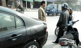 Người điều khiển xe máy cảm ơn và xin được bồi thường người điều khiển ô tô