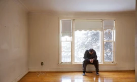 Tôi nhắm mắt để vợ đi... mua dâm