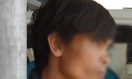 Bản tin 8H: Cha 'ngáo đá' ôm con gái 2 tháng tuổi đòi tự sát