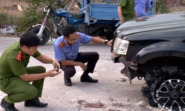 Tài xế ô tô cầm rìu chém người dân, tông 2 CSGT thương vong