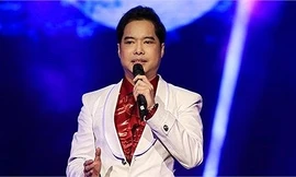 Ngọc Sơn: 31 năm ca hát vẫn cháy hết mình, giỏi 5 thứ tiếng 